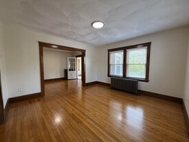 Building Photo - 585 High St