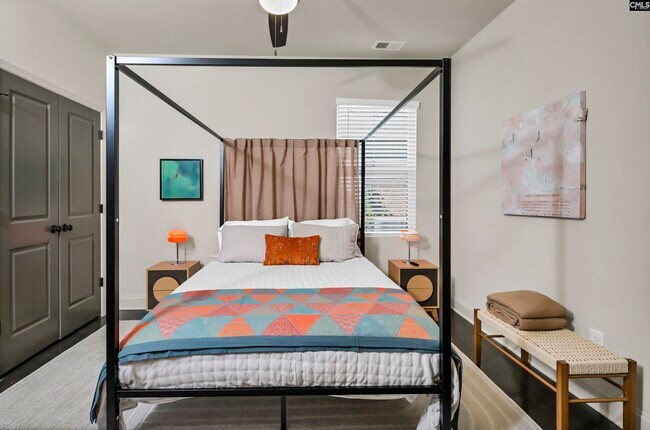 Building Photo - 816 Shull St