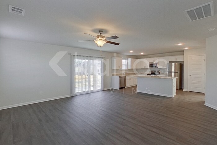 Building Photo - 301 Hemlock Ct