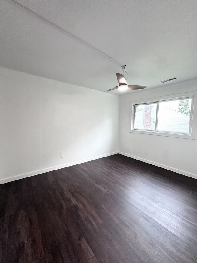 Building Photo - Renovated 4-bedroom, 2.5 bathroom in Virginia Beach