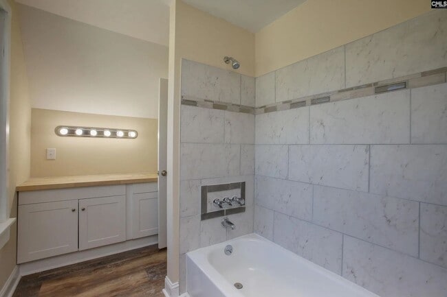 Building Photo - Charming 3-Bedroom Home in the Heart of Rosewood – Available July 2026!