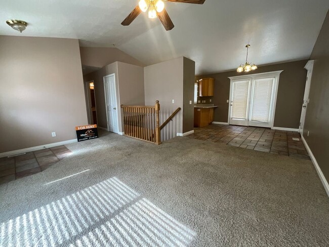 Building Photo - 842 E 1850 N