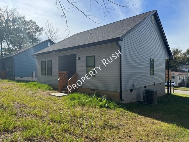 Building Photo - 1852 Wilberforce St