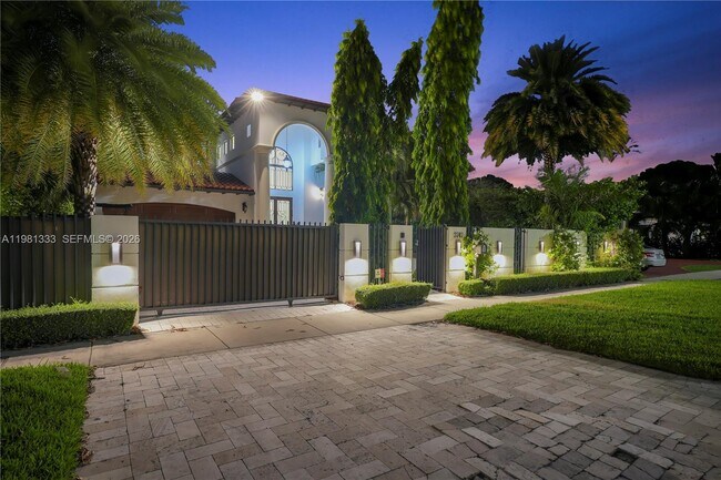 Building Photo - 3747 Prairie Ave