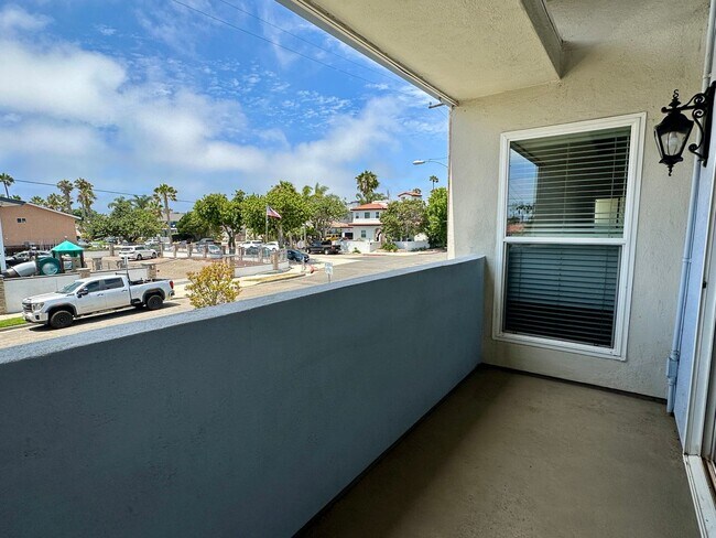 Building Photo - Beautiful Pacific Beach Condo Walking Distance To Beach and Bay