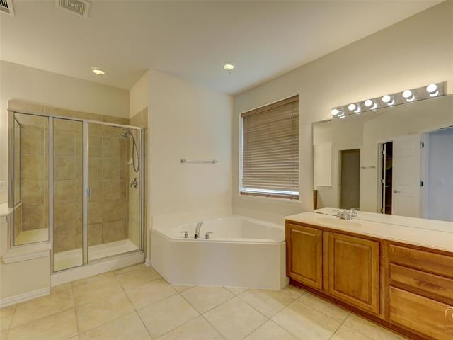 Building Photo - 1041 Crystal Lake Dr