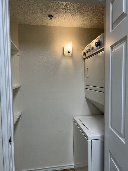 Laundry Room - 1524 Lincoln Way