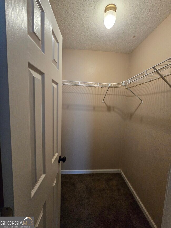 Building Photo - 405 S Ashley St