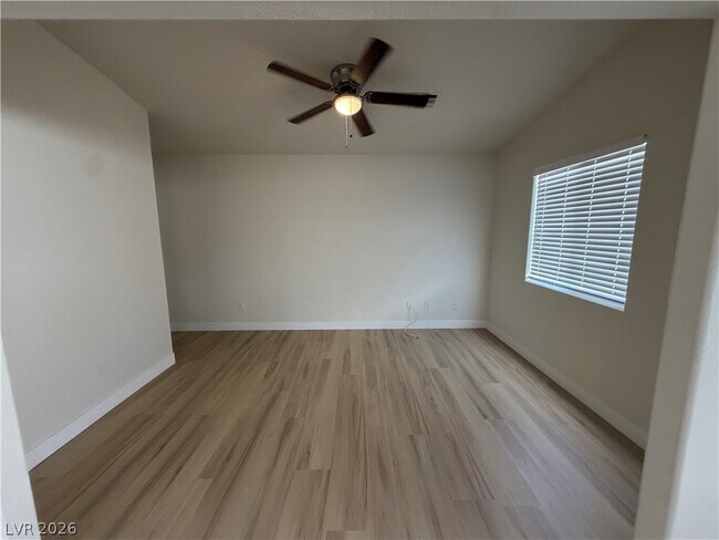 Building Photo - 513 Lava Beds Way
