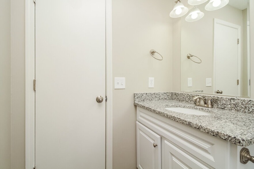 Building Photo - 3105 Roundwood Forest Ln