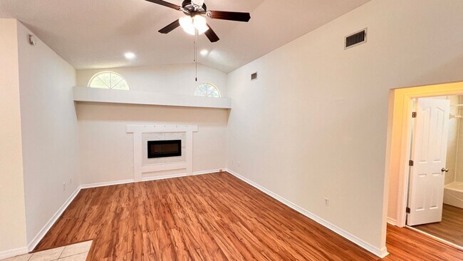 Building Photo - 23 Winding Woods Trail