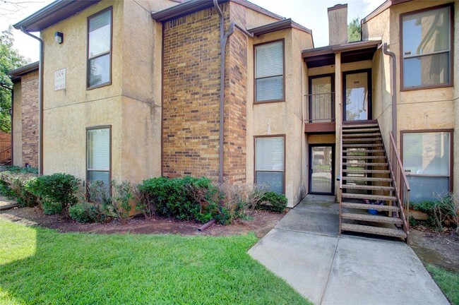 Building Photo - 1304 Harwell Dr