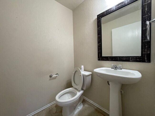 Building Photo - BEAUTIFUL 4 BR W/ MASTER DOWN*HARDWOOD FLOORING IN DINING/ENTRY, LIVING ROOM, MASTER BR AND MASTE...