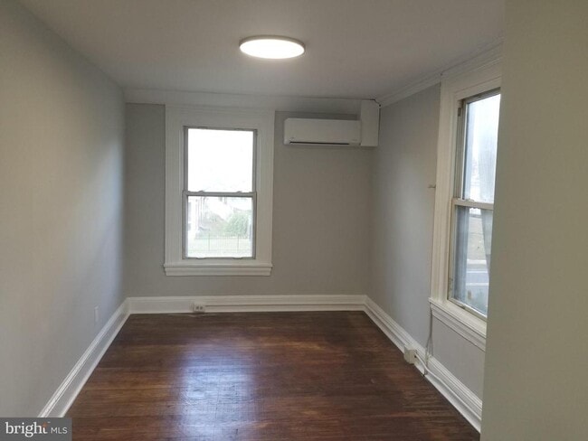 Building Photo - 212 Warren St