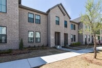 Building Photo - 2805 Jacaranda Dr