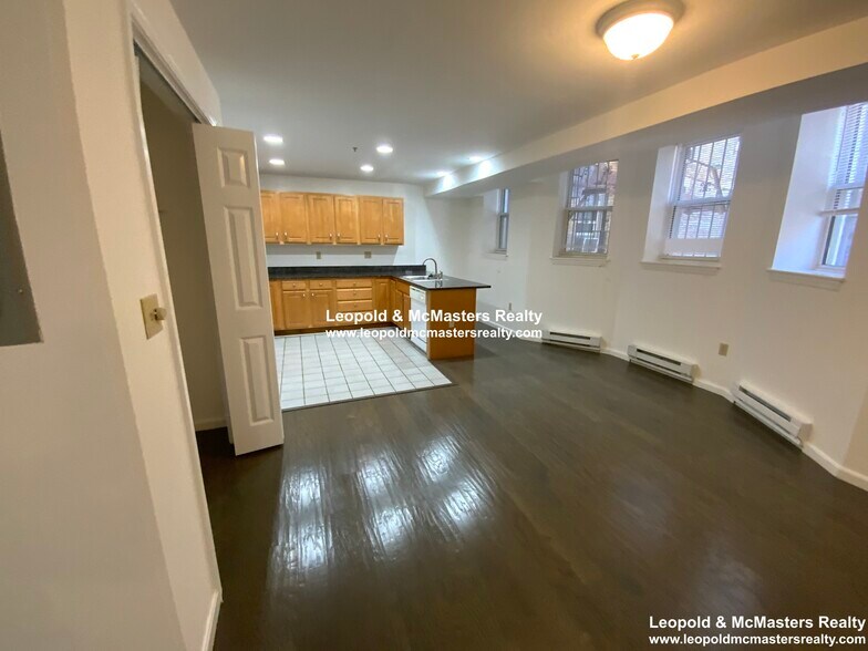 Building Photo - 117 Park Dr