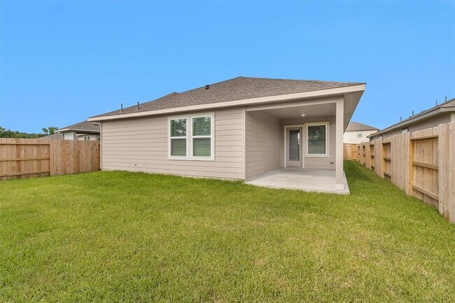 Building Photo - 38710 Yellowstone Dr