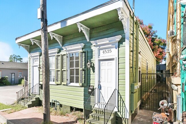 Building Photo - 4535-4537Tchou