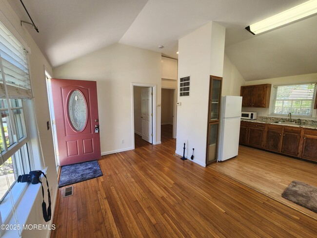 Building Photo - 21 Coolidge Dr