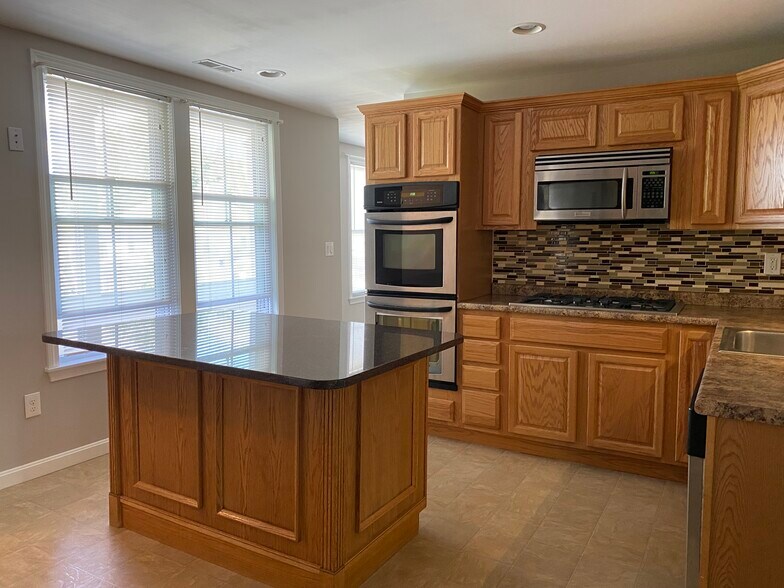 Kitchen - 99 Orleans St