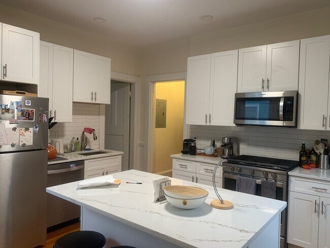 Building Photo - 356 Harvard St