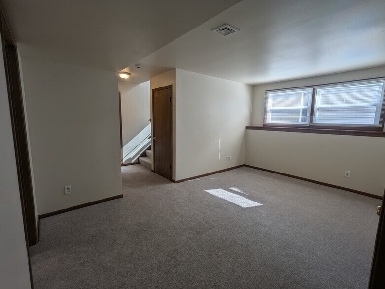 Building Photo - 3351 S 113th St