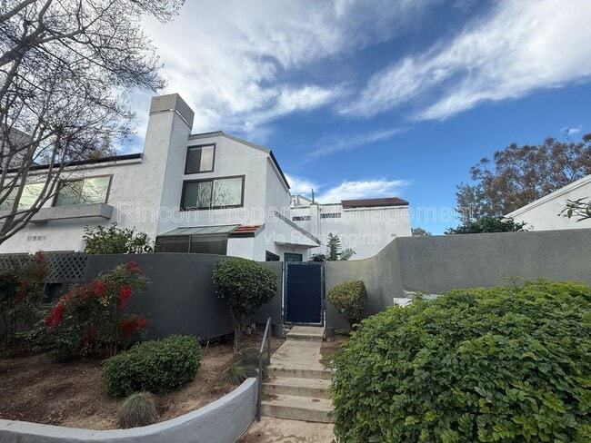 Building Photo - 1231 Tivoli Ln