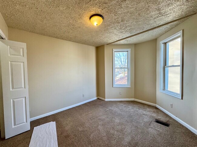 Building Photo - 641 Garfield Ave SW