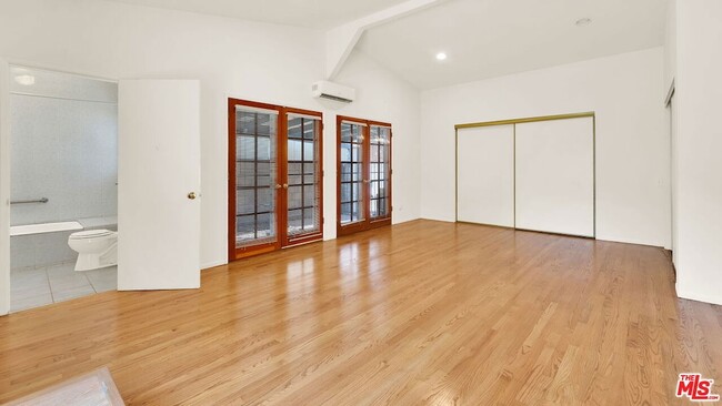 Building Photo - 624 15th St