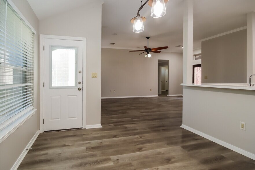 Building Photo - 13553 Miller Ln