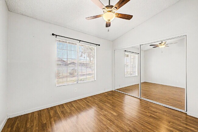 Building Photo - Welcome home to this charming 2-bedroom, 2-bath residence in the heart of Chandler!