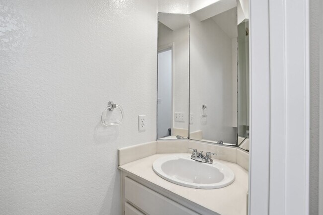 Building Photo - 3 Bd, 2/5 Ba Scripps Ranch Home with Attached Garage and A/C