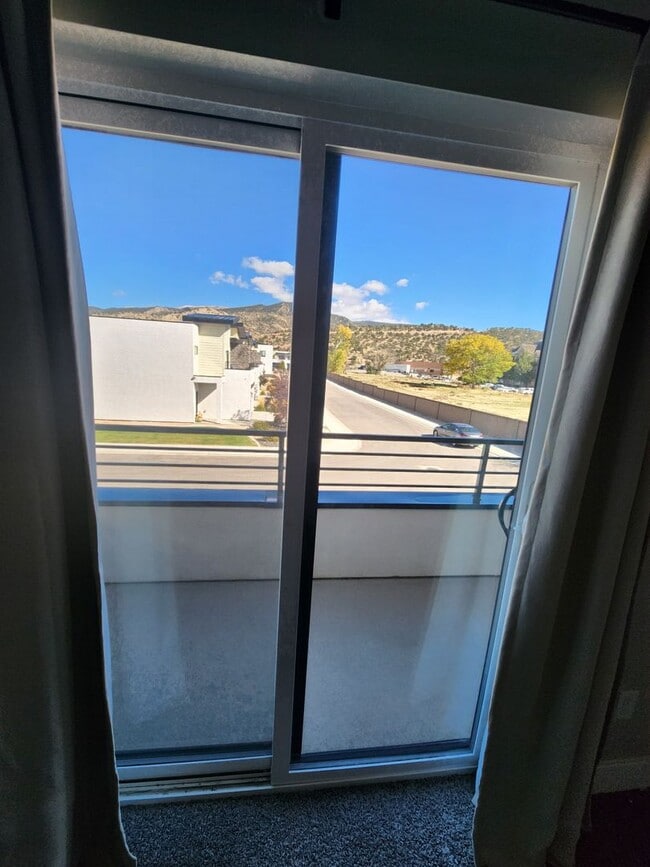 Building Photo - Modern 3-Bedroom Home with Balcony for Ren...