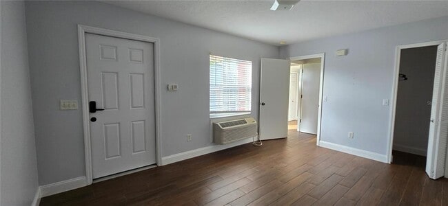 Building Photo - 372 Caribbean Dr