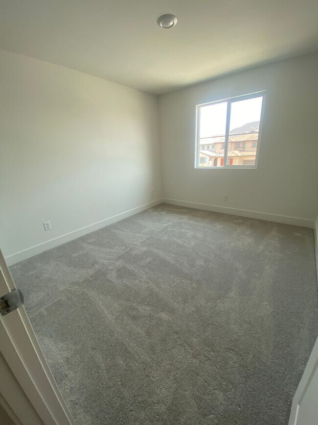 Building Photo - Like New 4 Bedroom Winchester Home Zoned for Temecula Schools