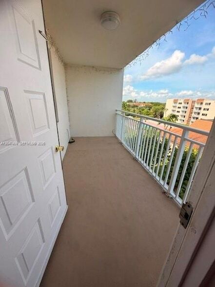 Building Photo - 6930 Miami Gardens Dr