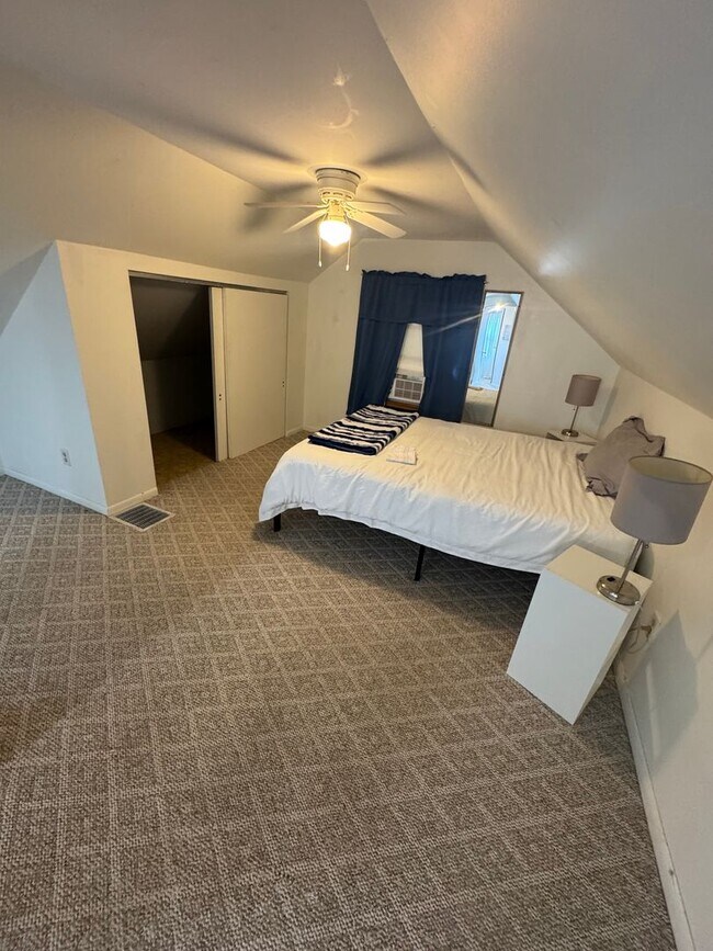 Building Photo - •	Pack Your Bags! Fully Furnished 3BR Near...
