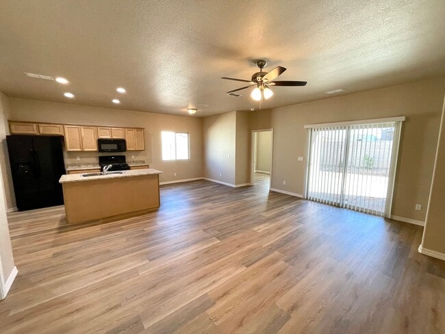 Building Photo - Beautiful 4 Bedroom Home in Kingman Crossing Community.