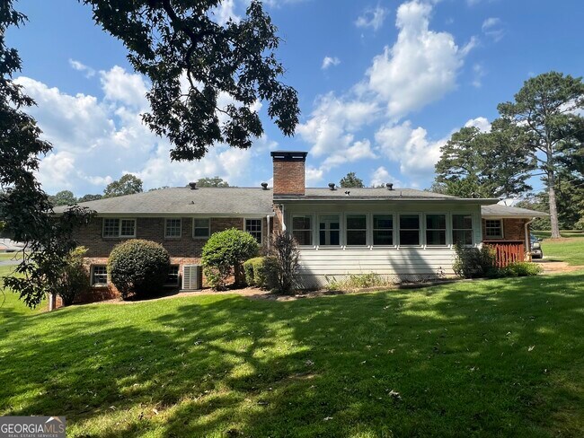 Building Photo - 215 Old Oxford Rd