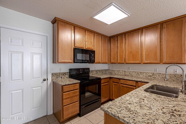 Building Photo - 1500 Calming Water Dr