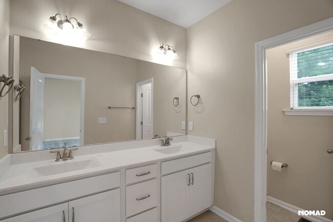 Building Photo - Charming 4BR Townhome in Apex