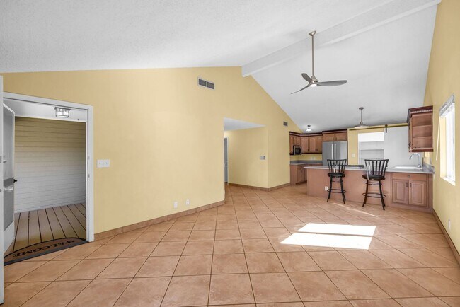 Building Photo - 305 Uala Pl