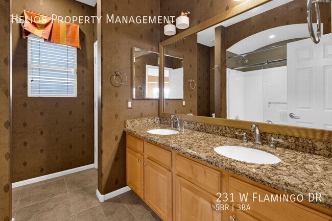 Building Photo - 231 W Flamingo Dr