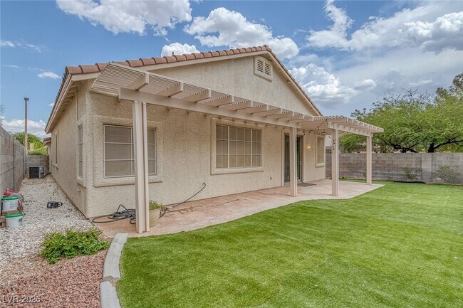 Building Photo - 417 Carlton Kay Pl