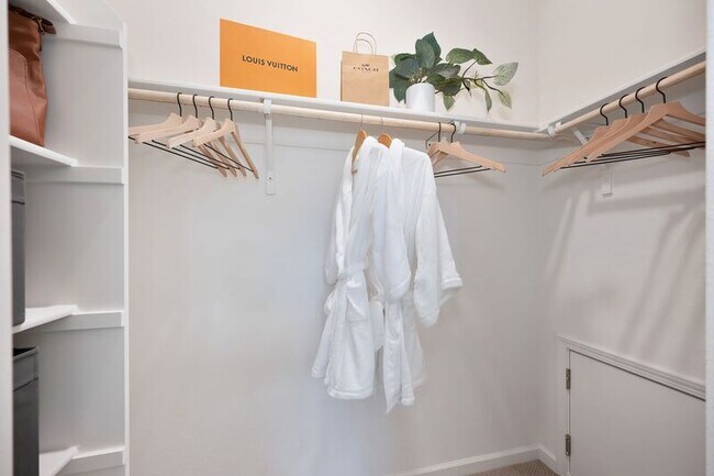 Building Photo - 1588 Parkside Way