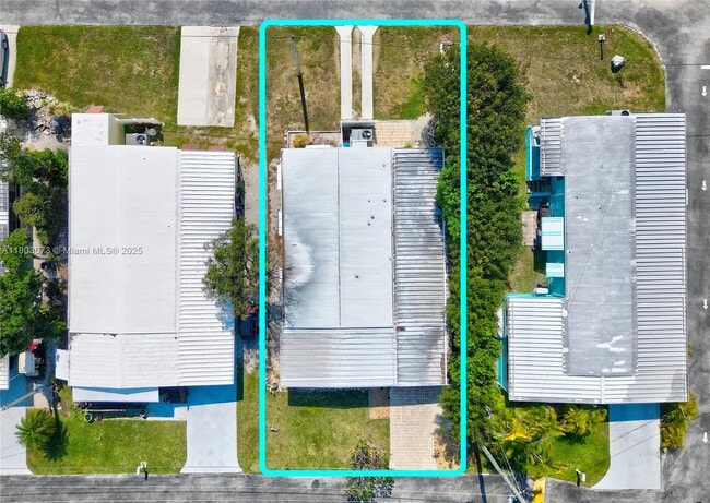 Building Photo - 804 N Topaz