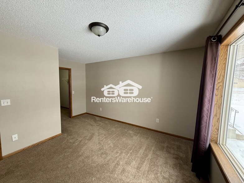 Building Photo - 6762 Gretchen Ct N