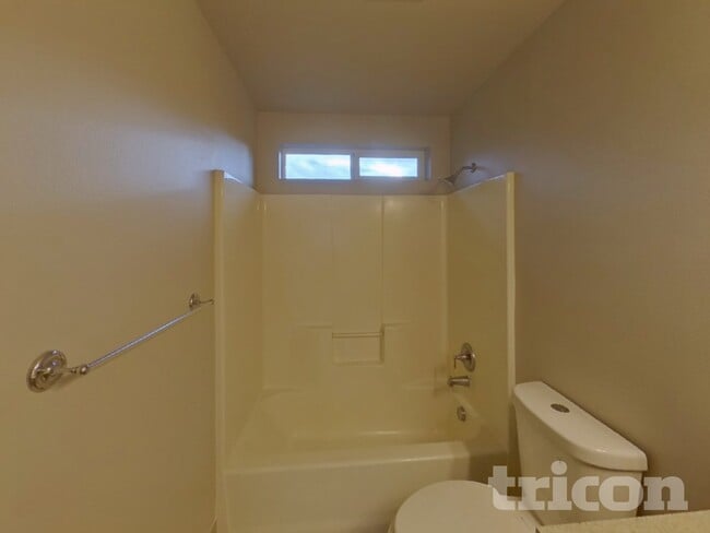 Building Photo - 2525 W 10th St