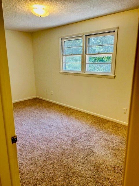 Building Photo - 2660 Tiffany St