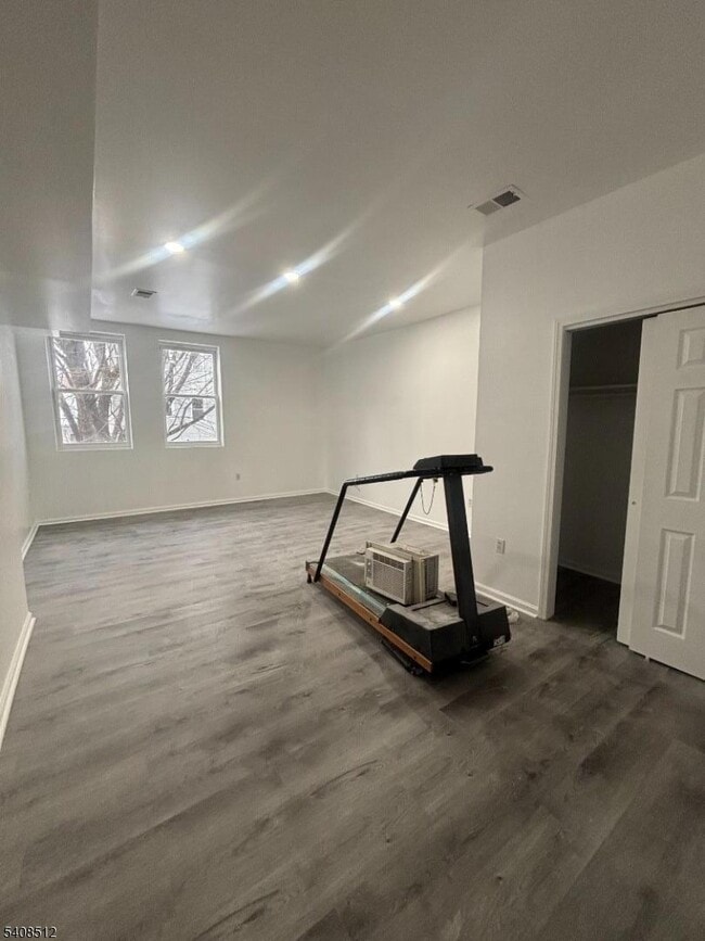 Building Photo - 48 1/2 3rd St